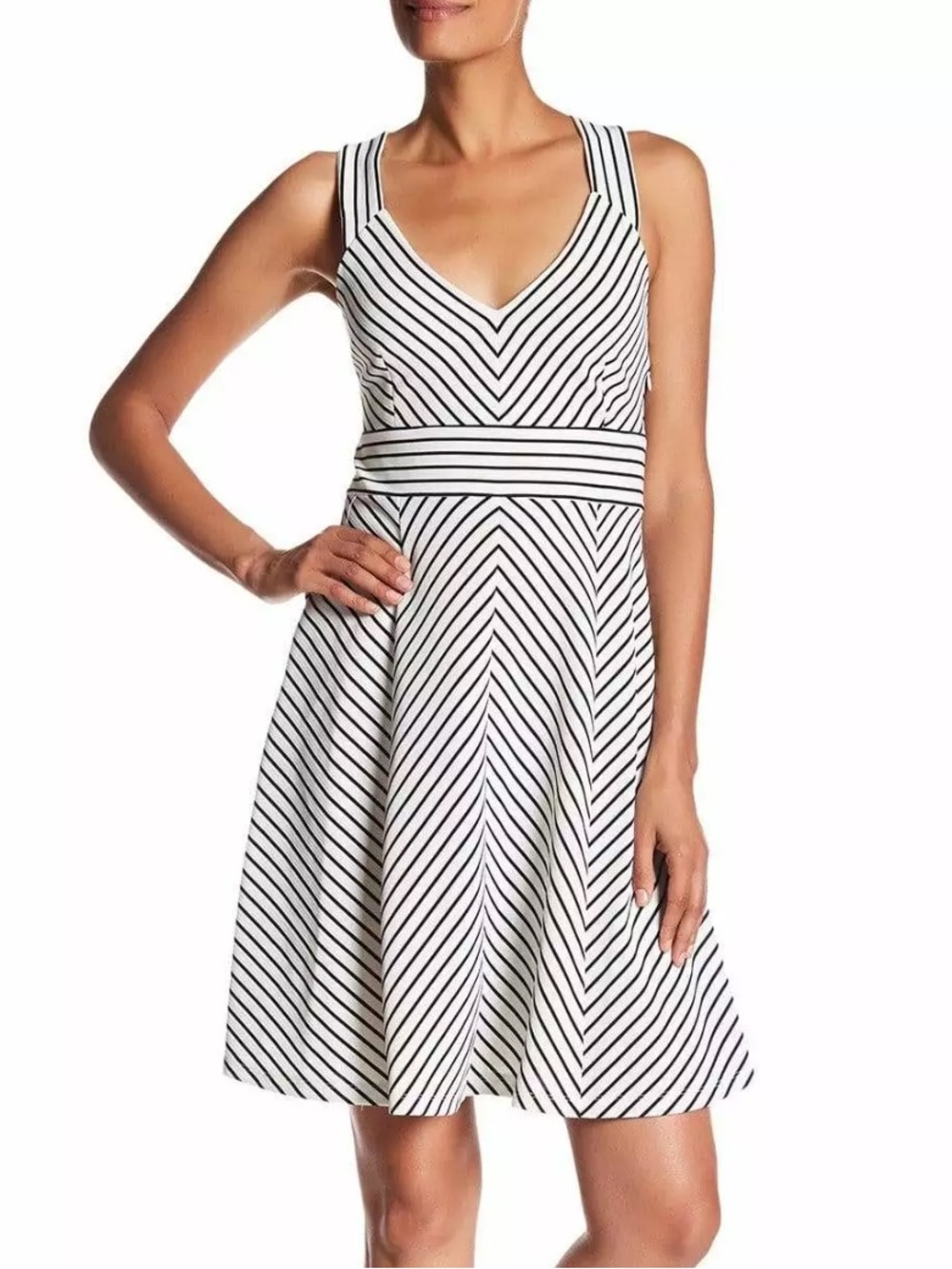 Adrianna Papell‎ Black &white  V‑Neck Fit & Flare Midi Dress sz Small